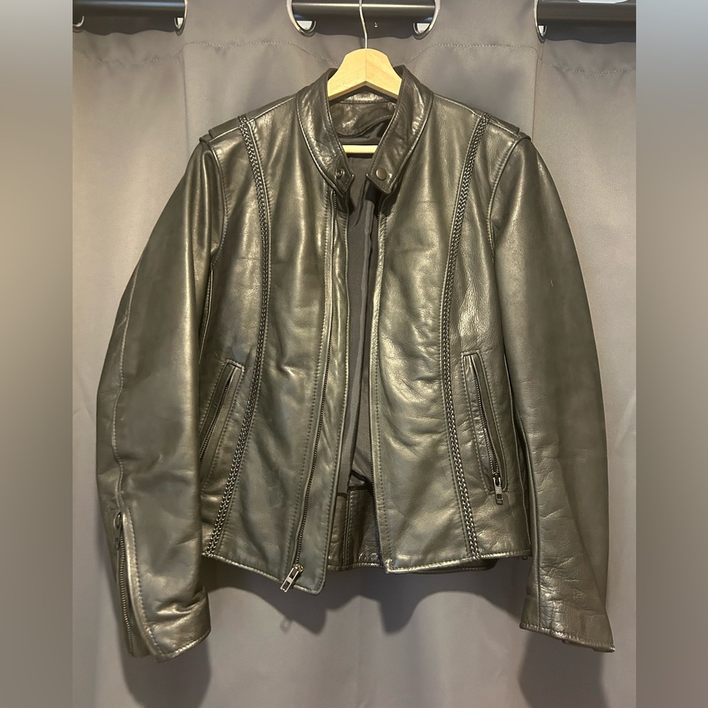 Genuine beautiful motorcycle jacket, braided details, zipped pockets, size S.